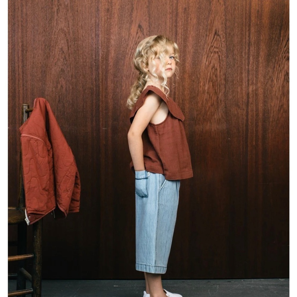 Rust Sleeveless Ruffle Top boutique brand Wynken - Picture 3 of 3